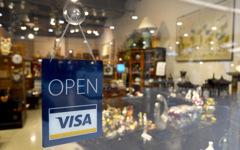 vitrine-MONTMEYAN-min_open_sign_visa_sign_open_store_sign_visa_credit_card_business-810443